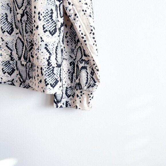 Misslook Women's White Snake Skin Crew Neck Pullover Top Size 3XL - Picture 5 of 8